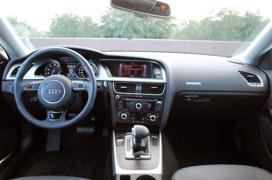 Торпедо Audi A5 Coupe 2.0T 2012 года  (NA) (фото 33 из 52)
